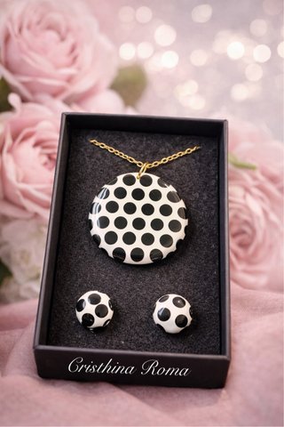 Conjunto collar y pendientes lunares