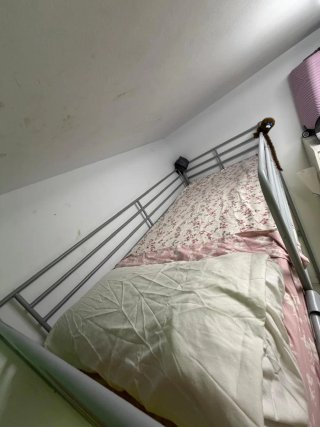 Cama alta Ikea gris con escritorio