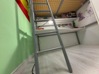 Cama alta Ikea gris con escritorio