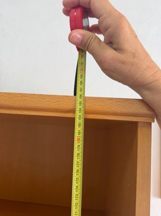 Armario de madera con puertas