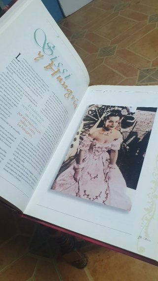Películas VHS Sissi y libro 100 aniversario
