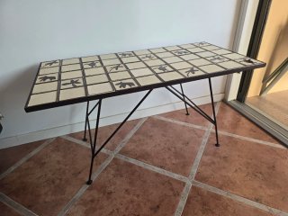 Mesa de mosaico con patas de metal