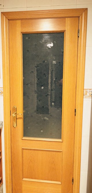 Puerta de madera maciza
