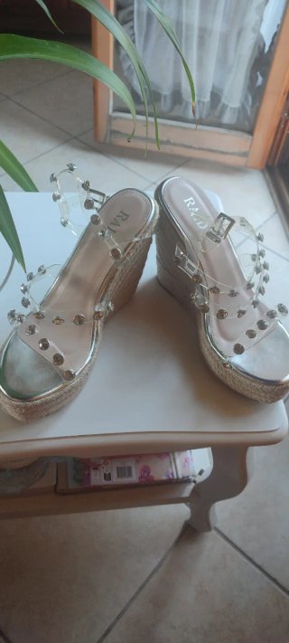Sandali donna con zeppa e strass