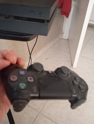 PS4 (PlayStation 4) Negra + Mando