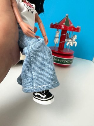 Muñeca Blythe con pelo negro y ojos verdes