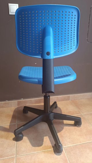 Silla de escritorio Ikea azul y negra