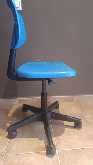 Silla de escritorio Ikea azul y negra