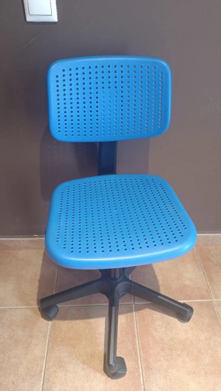 Silla de escritorio Ikea azul y negra