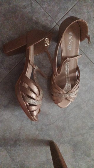 Sandalias doradas para boda
