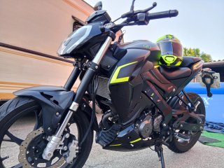 Keeway RKF 125 Negra y Amarilla