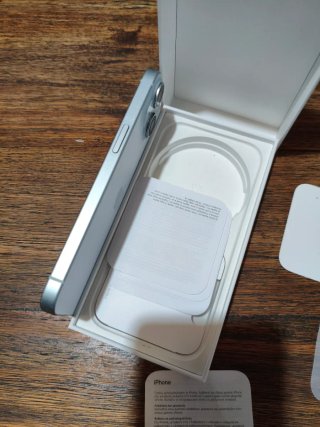 iPhone 15 azul, como nuevo sin rozaduras.