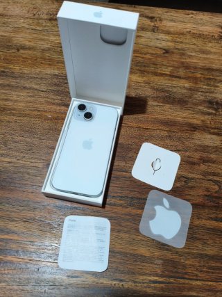 iPhone 15 azul, como nuevo sin rozaduras.