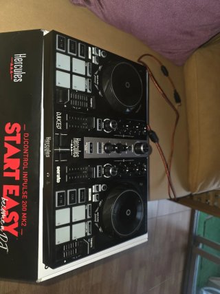 (NUEVA)Consola DJ Hercules DJControl Inpulse 200 M