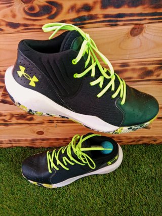 Zapatillas Under Armour Negras y Verdes