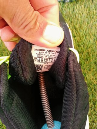 Zapatillas Under Armour Negras y Verdes