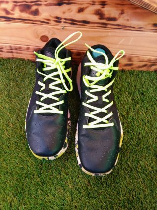 Zapatillas Under Armour Negras y Verdes