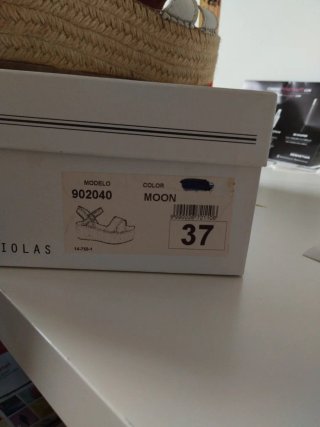 Sandalias Fabiolas Beige y Blanco