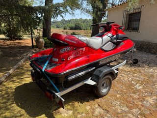 Moto Acuática Sea Doo GTX Roja y Negra remolque
