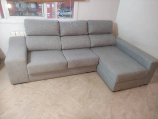 Sofá de tela gris