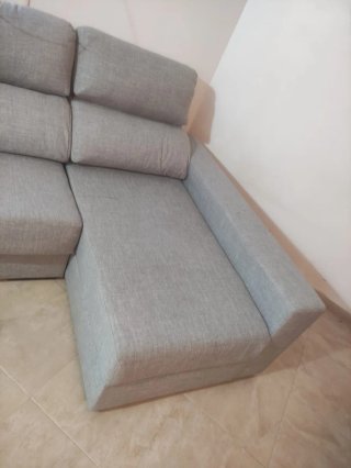 Sofá de tela gris