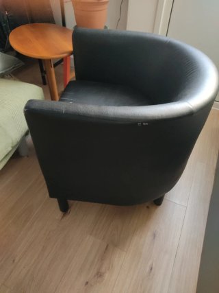 Sillón negro de piel