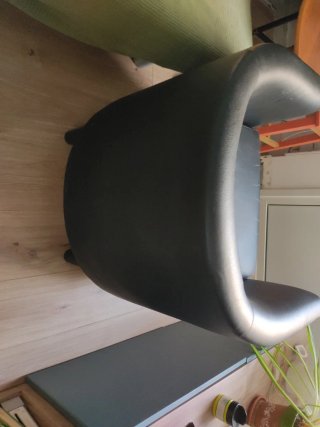 Sillón negro de piel