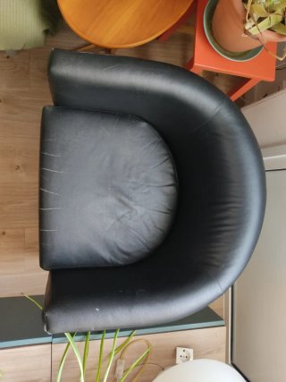 Sillón negro de piel