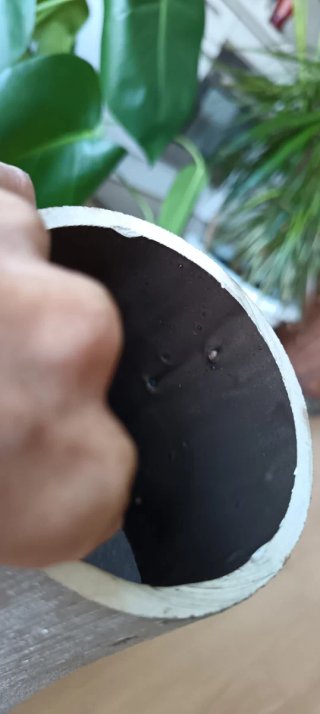 Elegante jarrón metalizado plata