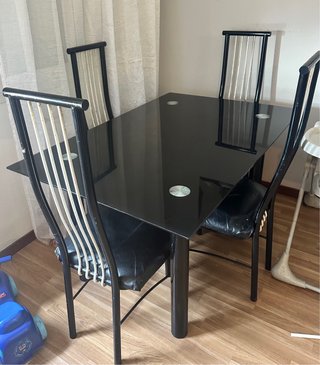 Mesa de comedor de cristal negra