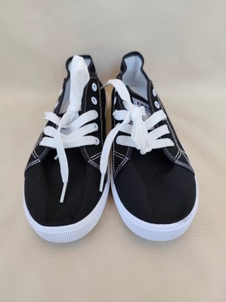Zapatillas casual negras con cordones - Nuevas