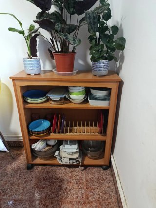 Estantería baja de madera