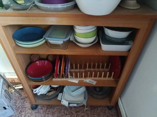 Estantería baja de madera