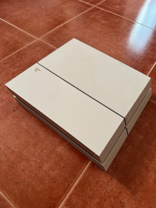 PS4 Fat blanca 500 GB en perfecto estado + bolsa