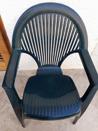 Mesa y 4 sillas exterior plástico duro