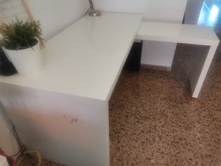Escritorio IKEA MALM blanco con tablero extraíble