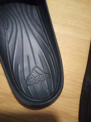 Chanclas Adidas Goma Negras y Blancas