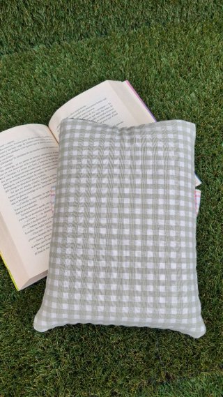 Funda libro acolchada hecha a mano