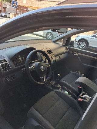 Coche familiar negro