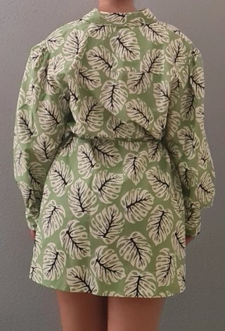 Vestido verde estampado hojas