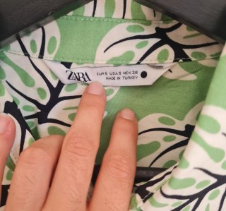 Vestido verde estampado hojas