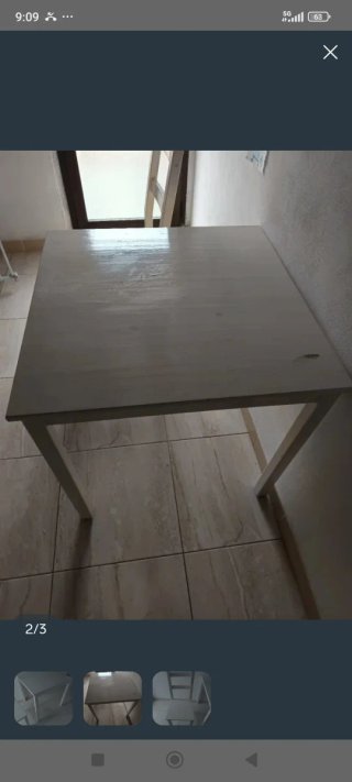 Mesa de comedor de madera blanca