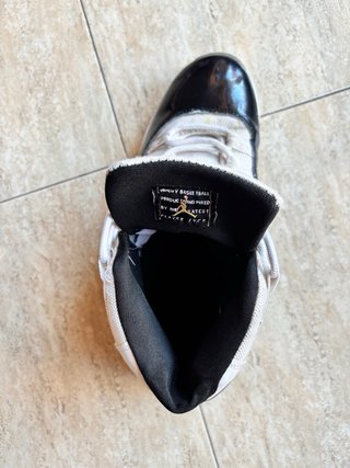 Jordan 11 Retro Negro Blanco