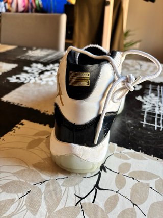 Jordan 11 Retro Negro Blanco
