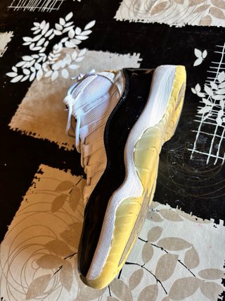 Jordan 11 Retro Negro Blanco
