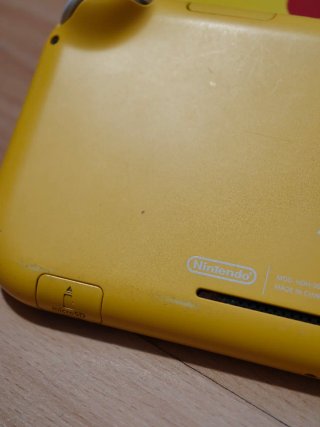 +Gioco: Nintendo Switch Lite Gialla + Custodia