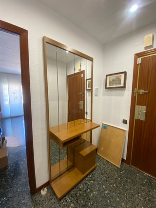 Mueble de entrada con espejo