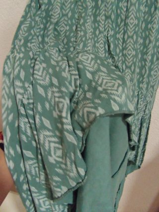 Falda larga verde con estampado étnico