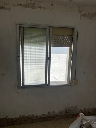 4 Ventana de aluminio