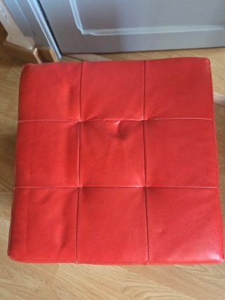 Puf baúl rojo polipiel con almacenaje 40×40